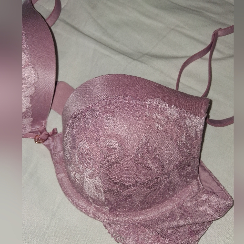 Victoria's Secret Body By Victoria Push-Up Lace Bra in Mauve. 32B - Picture 3 of 9